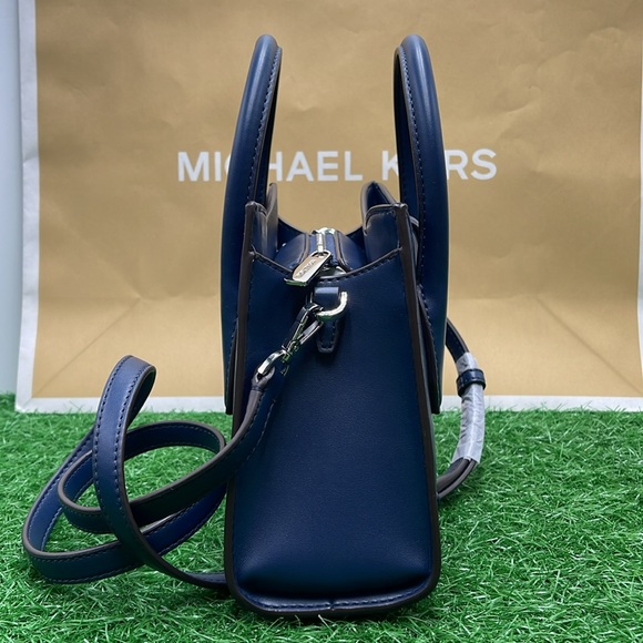 MICHAEL KORS
Gabby Small Faux Leather Satchel
COLOR NAVY
NWT - Picture 4 of 16